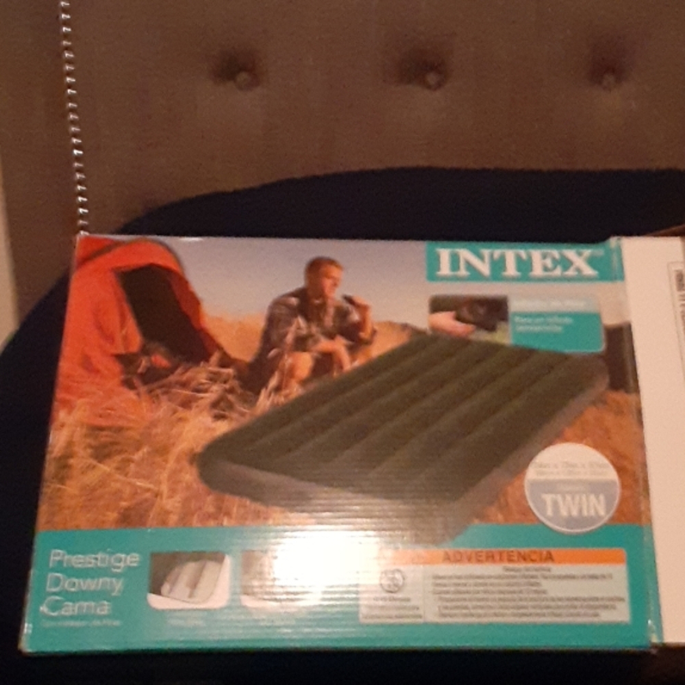 Twin air mattress and pump